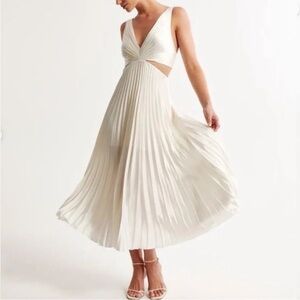 Elegant Cream Pleated Dress